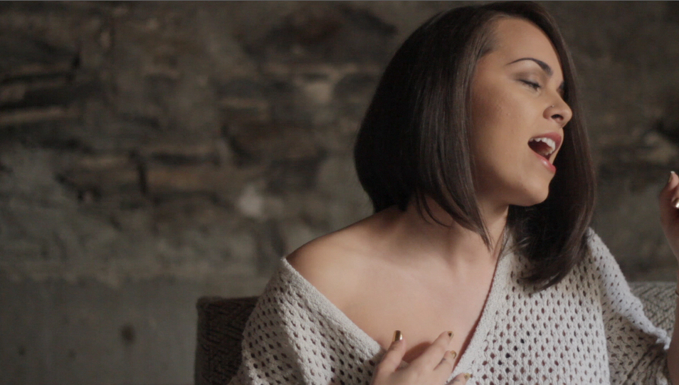 Veronica Domingues "Catch Me When I Fall" Video | @vcdomingues