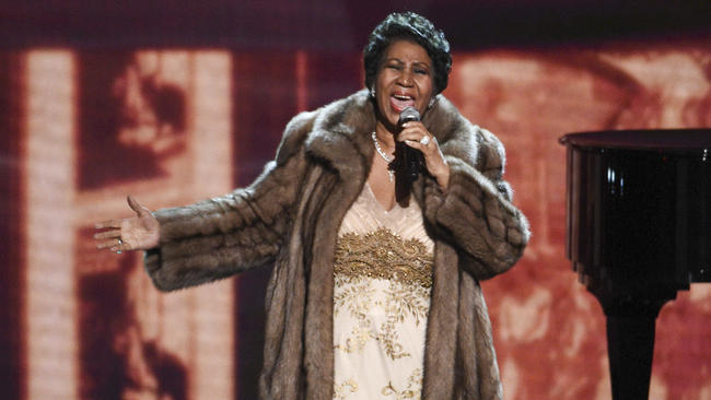 Aretha Franklin Performs "(You Make Me Feel Like) A Natural Woman" Live (Video)